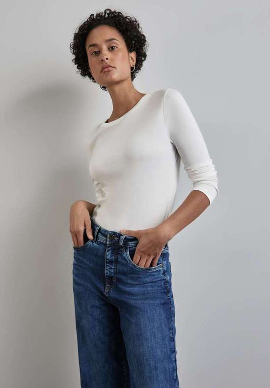 грязно-белый