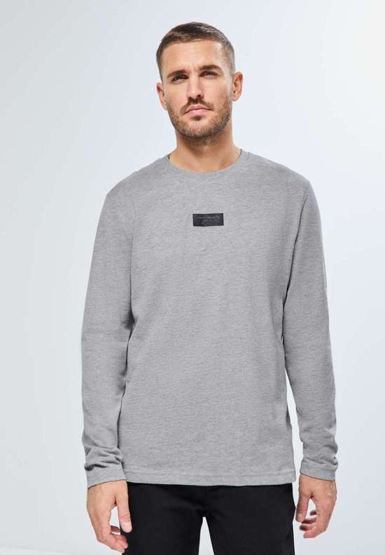 серебристый серый