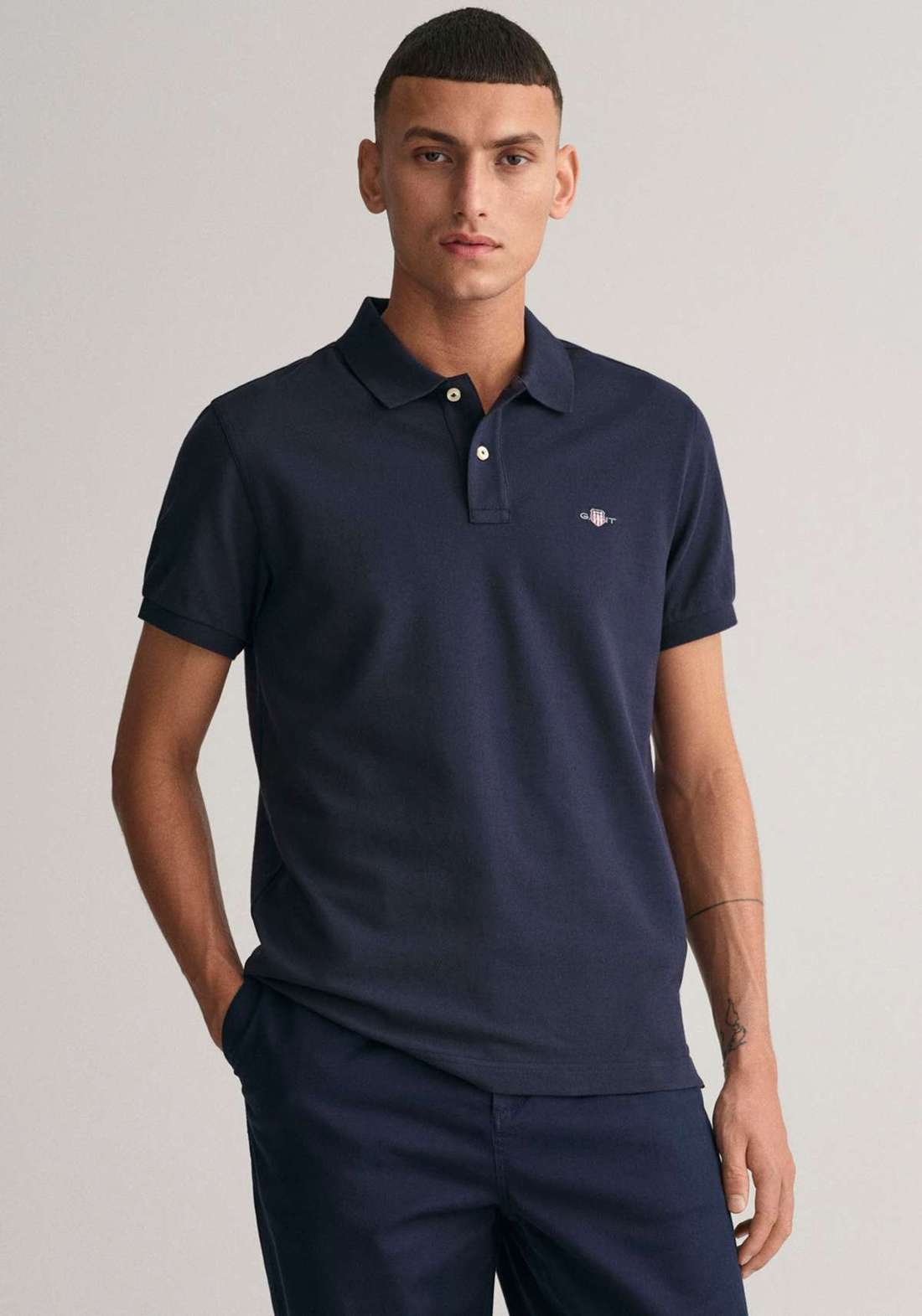 Рубашка-поло с вышитым логотипом на груди SLIM SHIELD SS PIQUE POLO