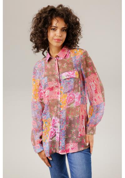 Блузка-рубашка с ярким цветочным принтом и нашивкой