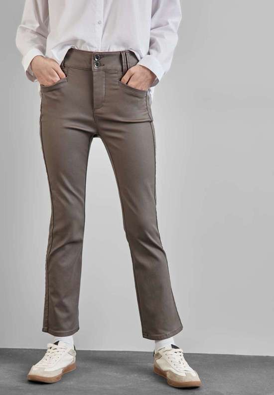 коричневый