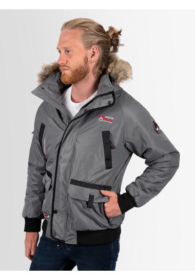 Зимняя куртка со съемным капюшоном и съемным искусственным мехом.
