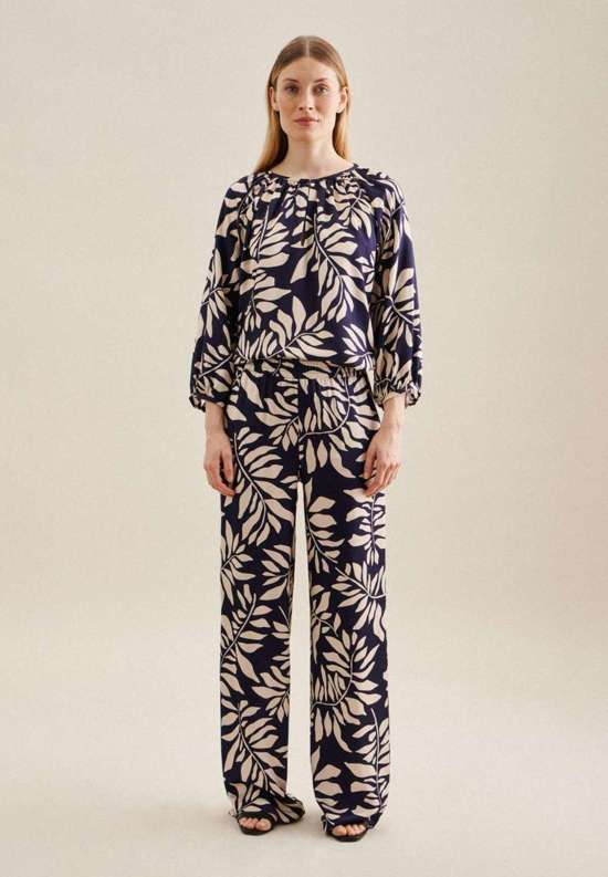 темно-синий