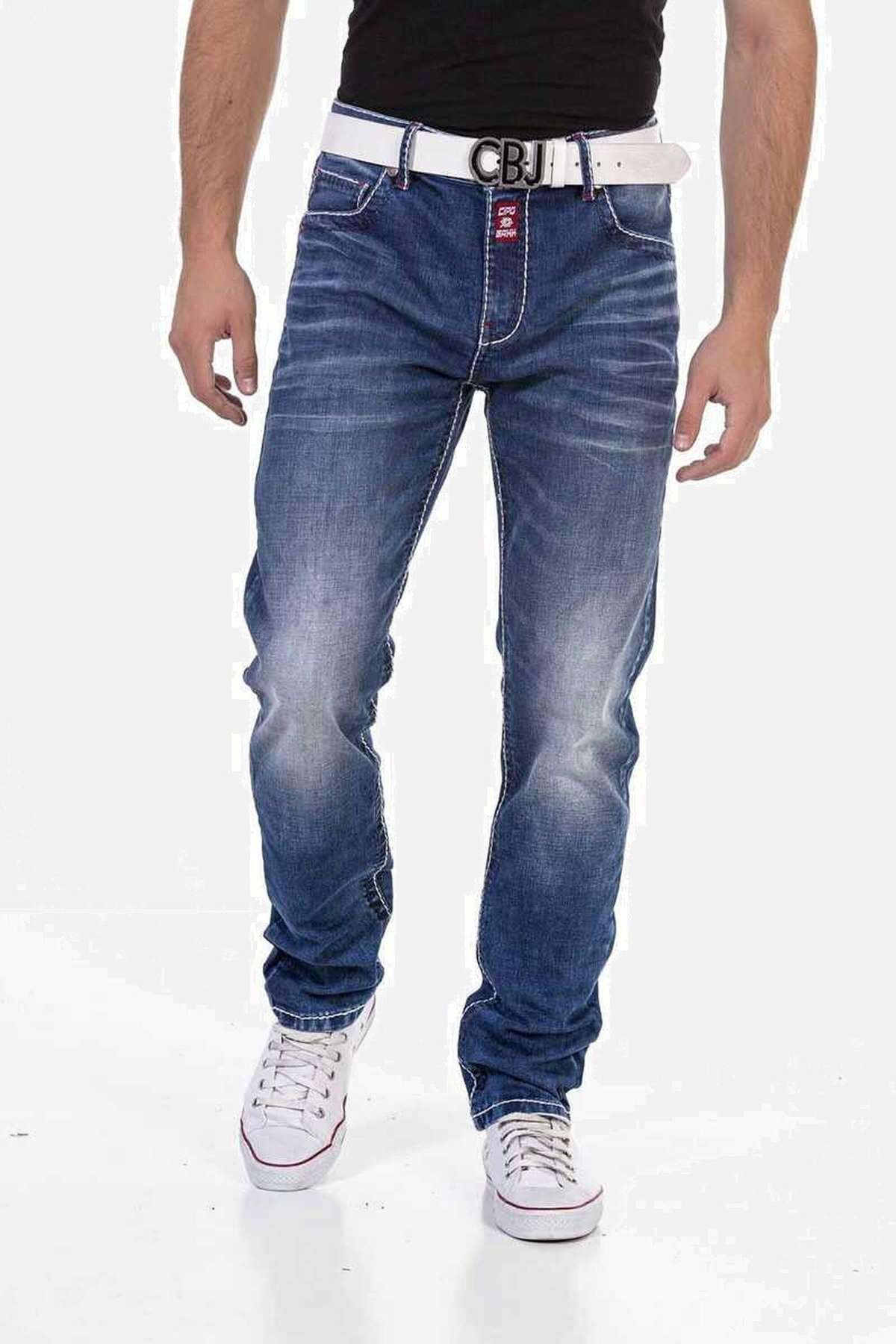 Джинсы с 5 карманами в классическом стиле с 5 карманами. Jeans