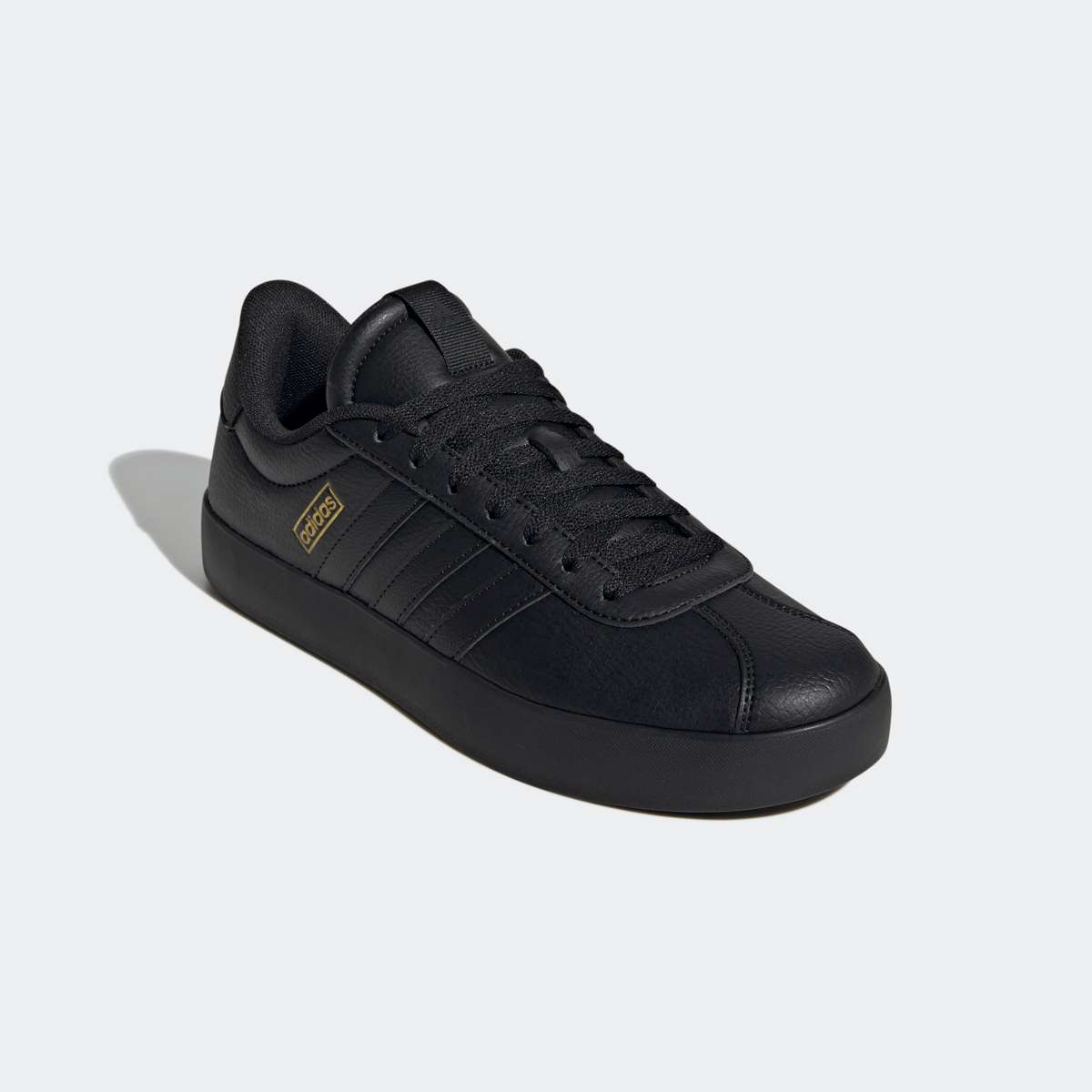 Кроссовки, вдохновленные дизайном Adidas Samba. VL COURT 3.0