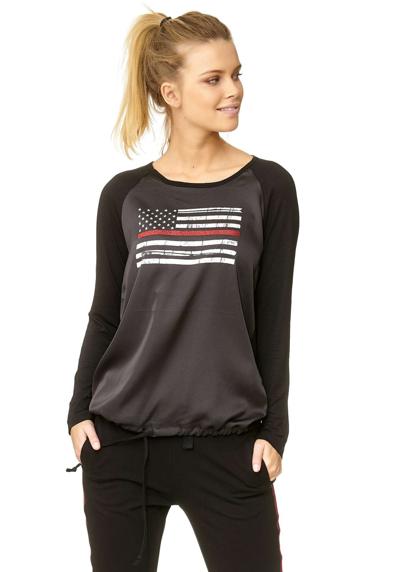 Рубашка с длинными рукавами и стильной аппликацией в стиле США.
