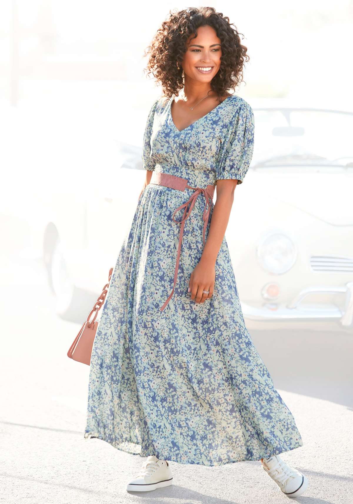 Платье-макси с нежным цветочным принтом и V-образным вырезом, летнее платье, пляжное платье.