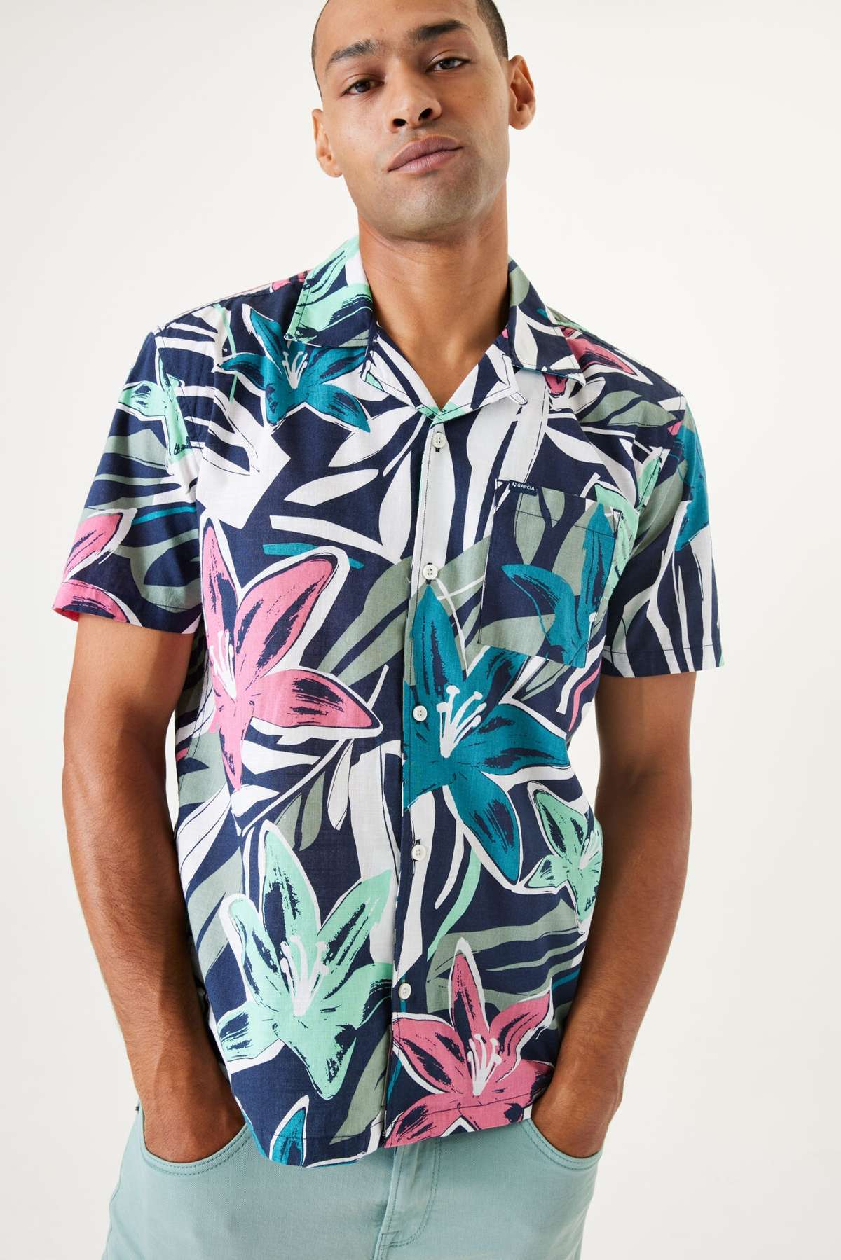 Рубашка с коротким рукавом в гавайском стиле