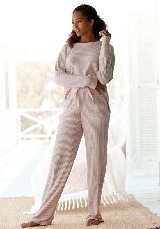 дымчато-розовый