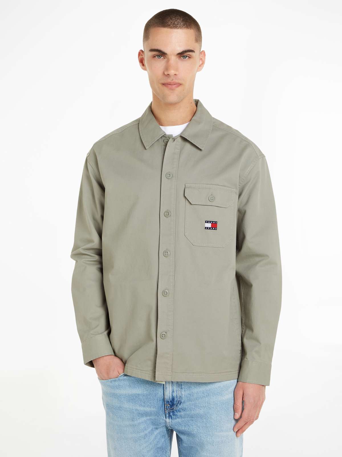 Рубашка с длинными рукавами и нагрудным карманом на пуговице. TJM ESSENTIAL SOLID OVERSHIRT