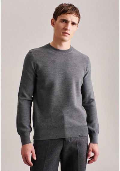 Вязаный свитер с длинным рукавом и круглым вырезом однотонный