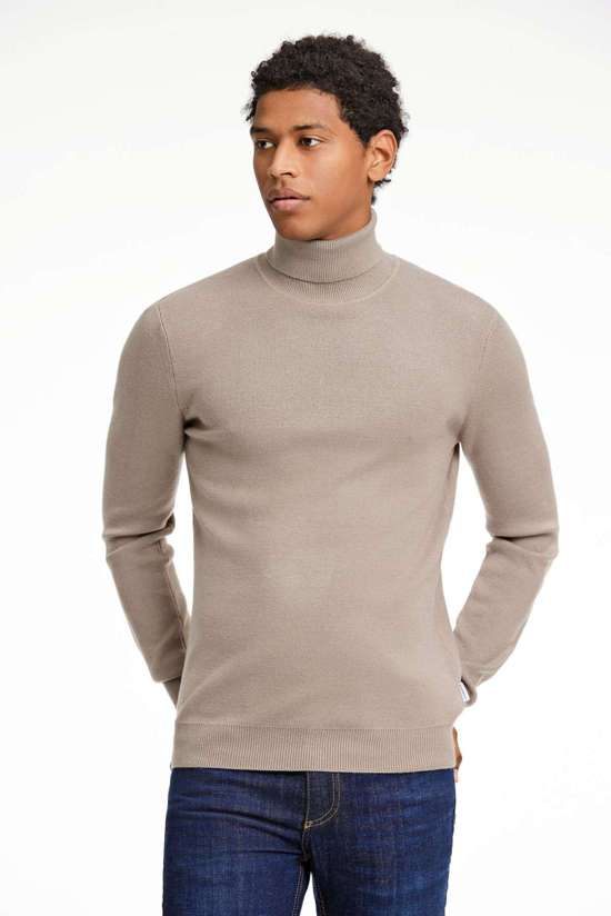 коричневый