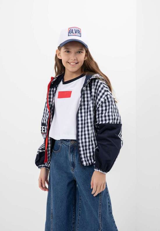 Уличная куртка с контрастными элементами