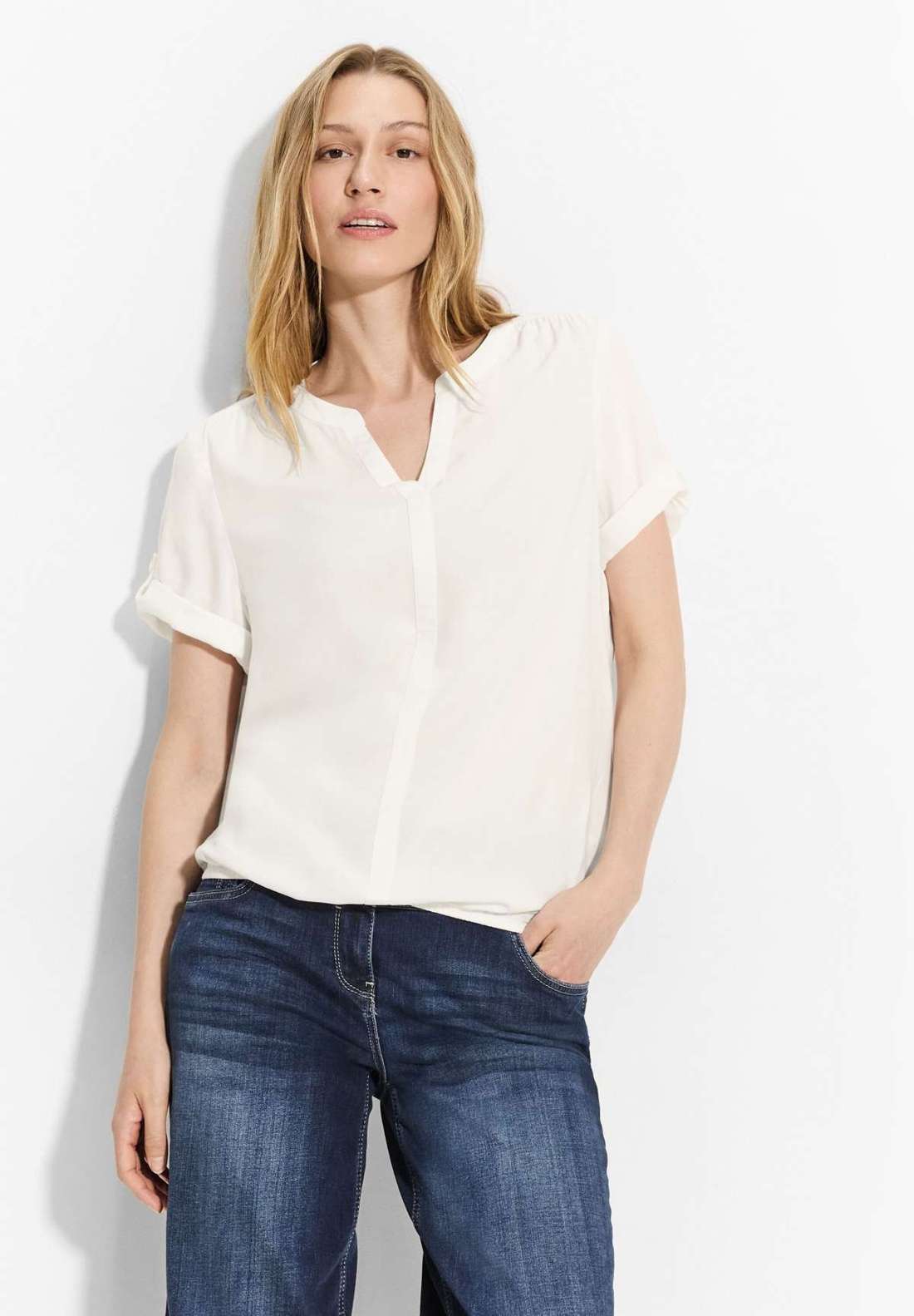 Блузка с короткими рукавами и эластичным поясом