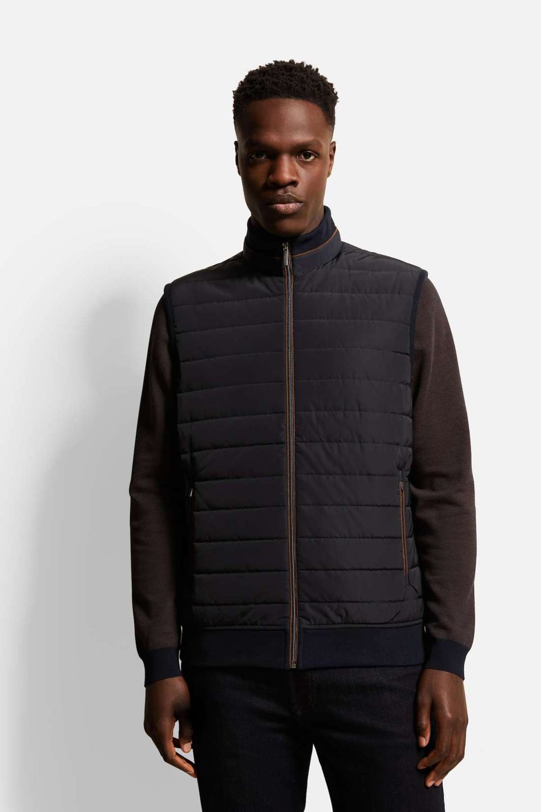 Спортивный жилет с вышивкой крестиком