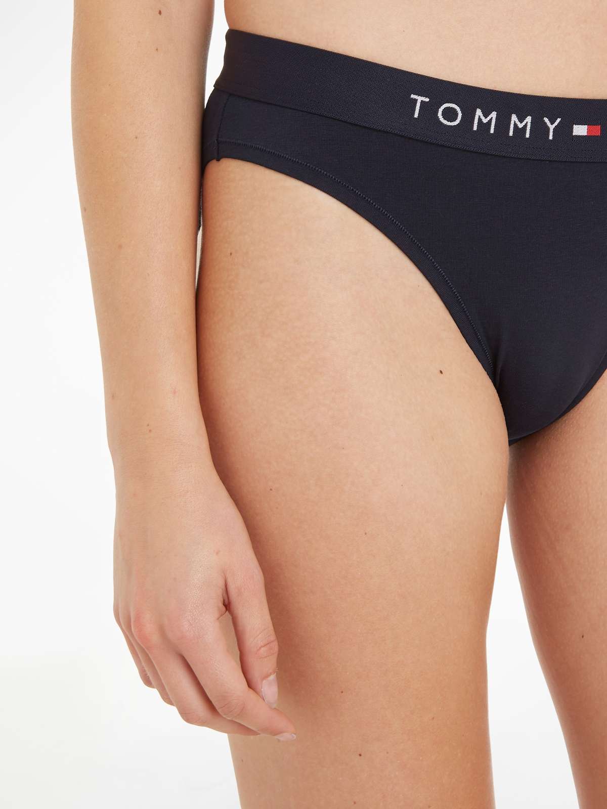 Трусики с фирменным лейблом Tommy Hilfiger