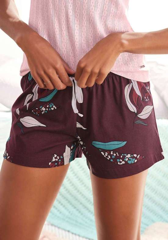 бордовый-в цветочек