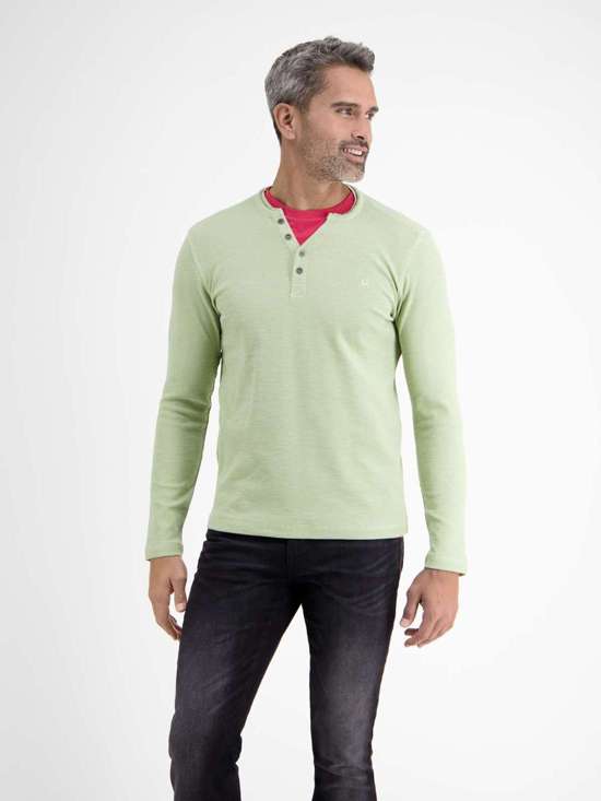 серебристый