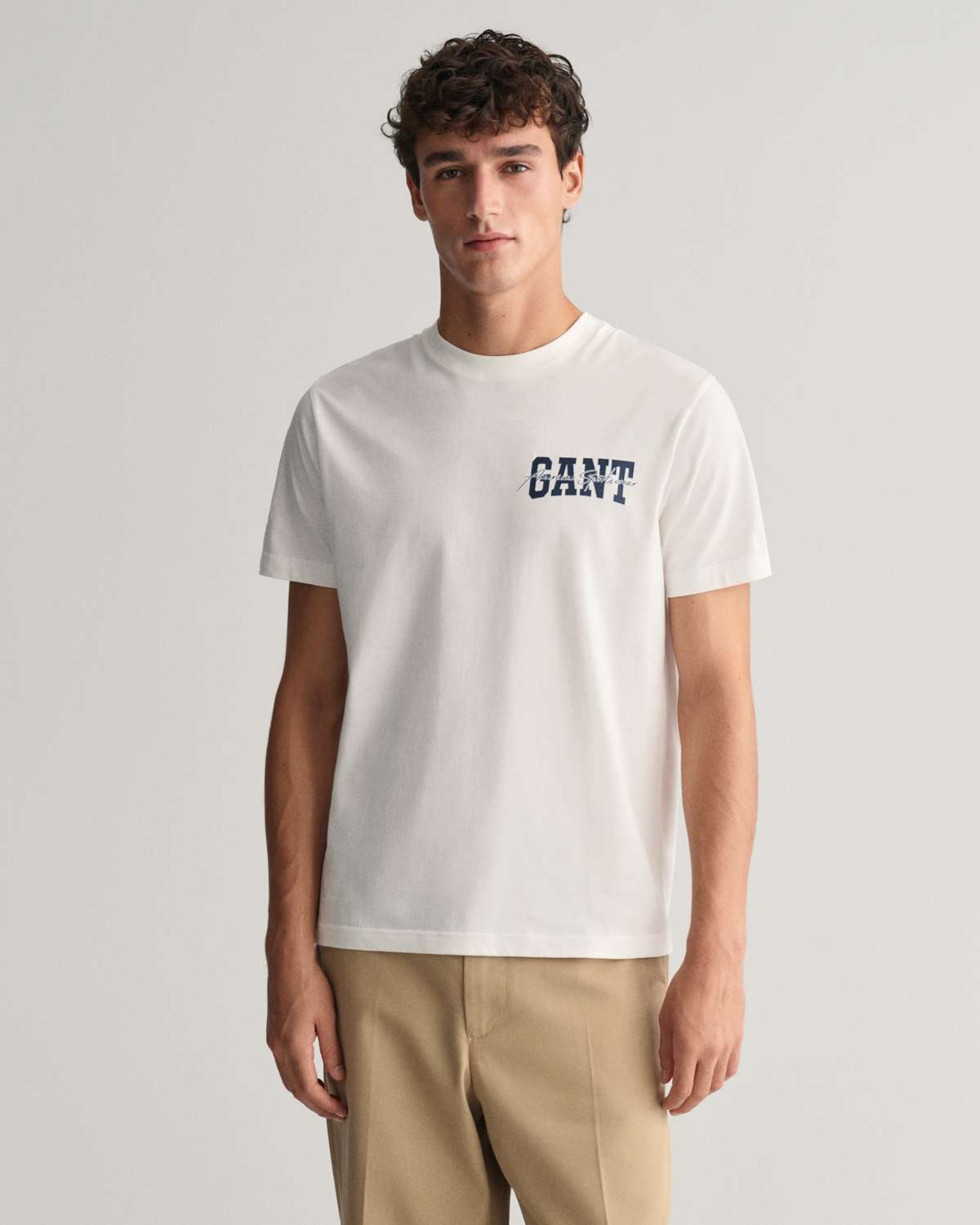 футболка GANT Arch Script Graphic T-Shirt