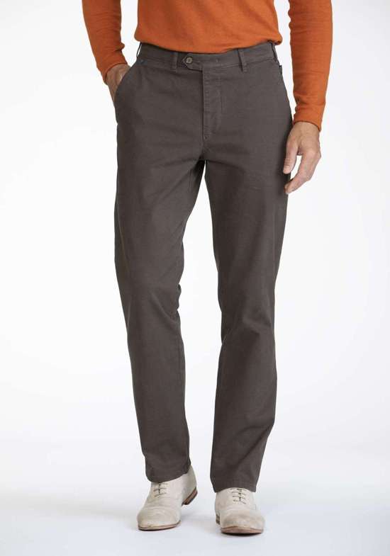 коричневый