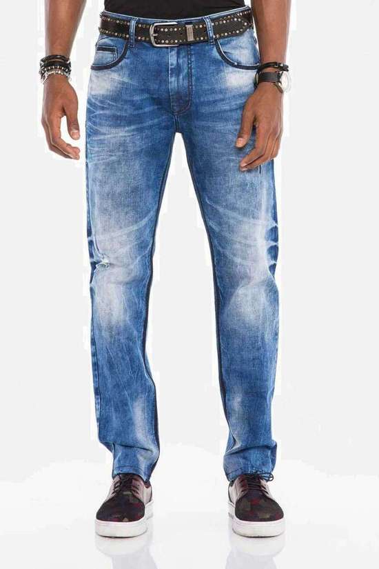 Джинсы с пятью карманами и классной контрастной строчкой. Jeans