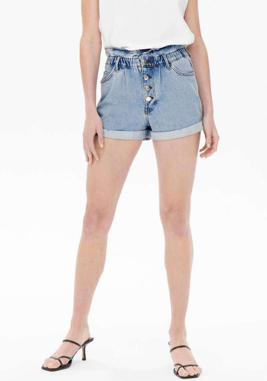 бледно-голубой деним