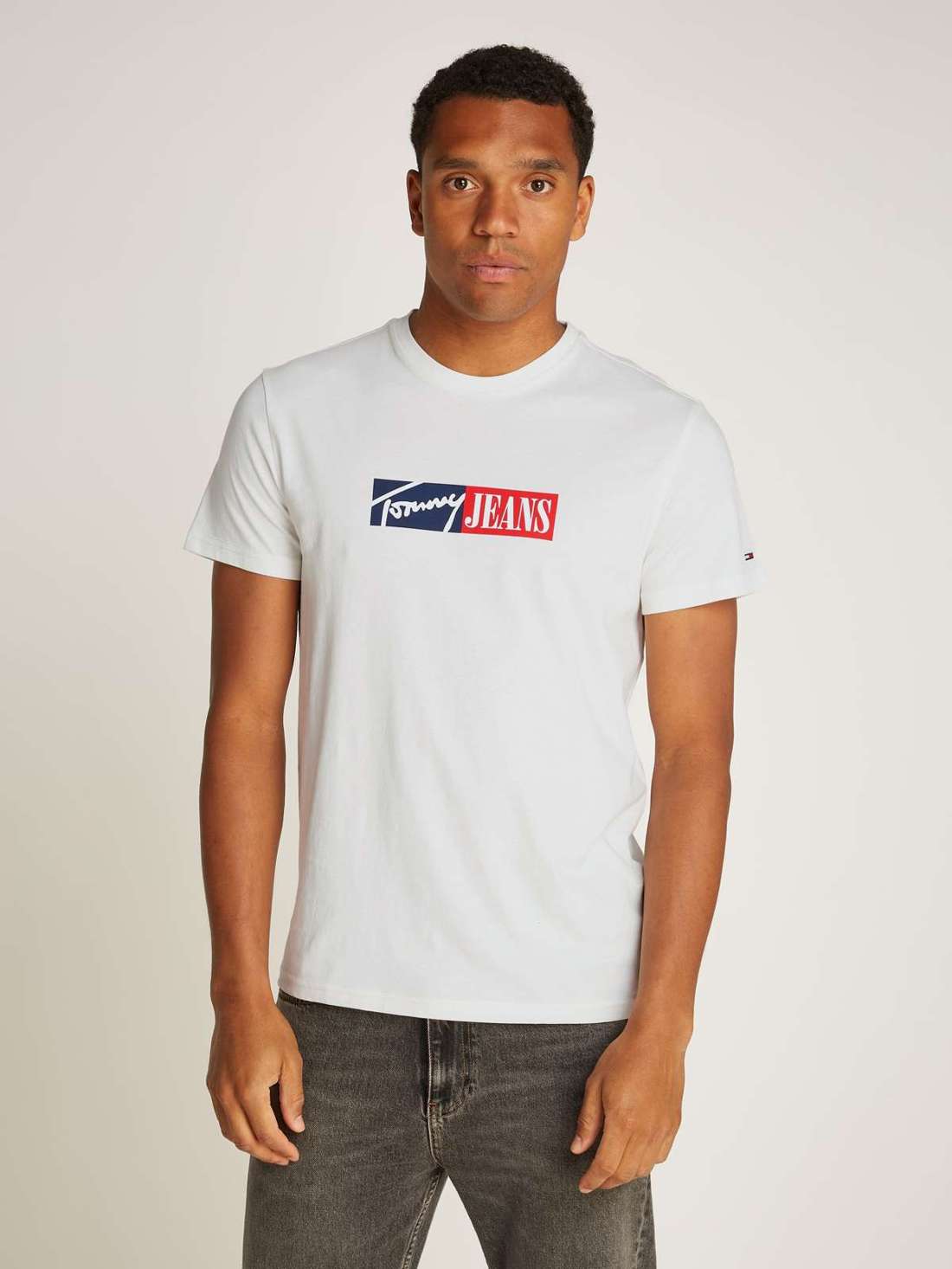 Футболка с логотипом на груди TJM SLIM ENTRY GRAPHIC TEE EXT