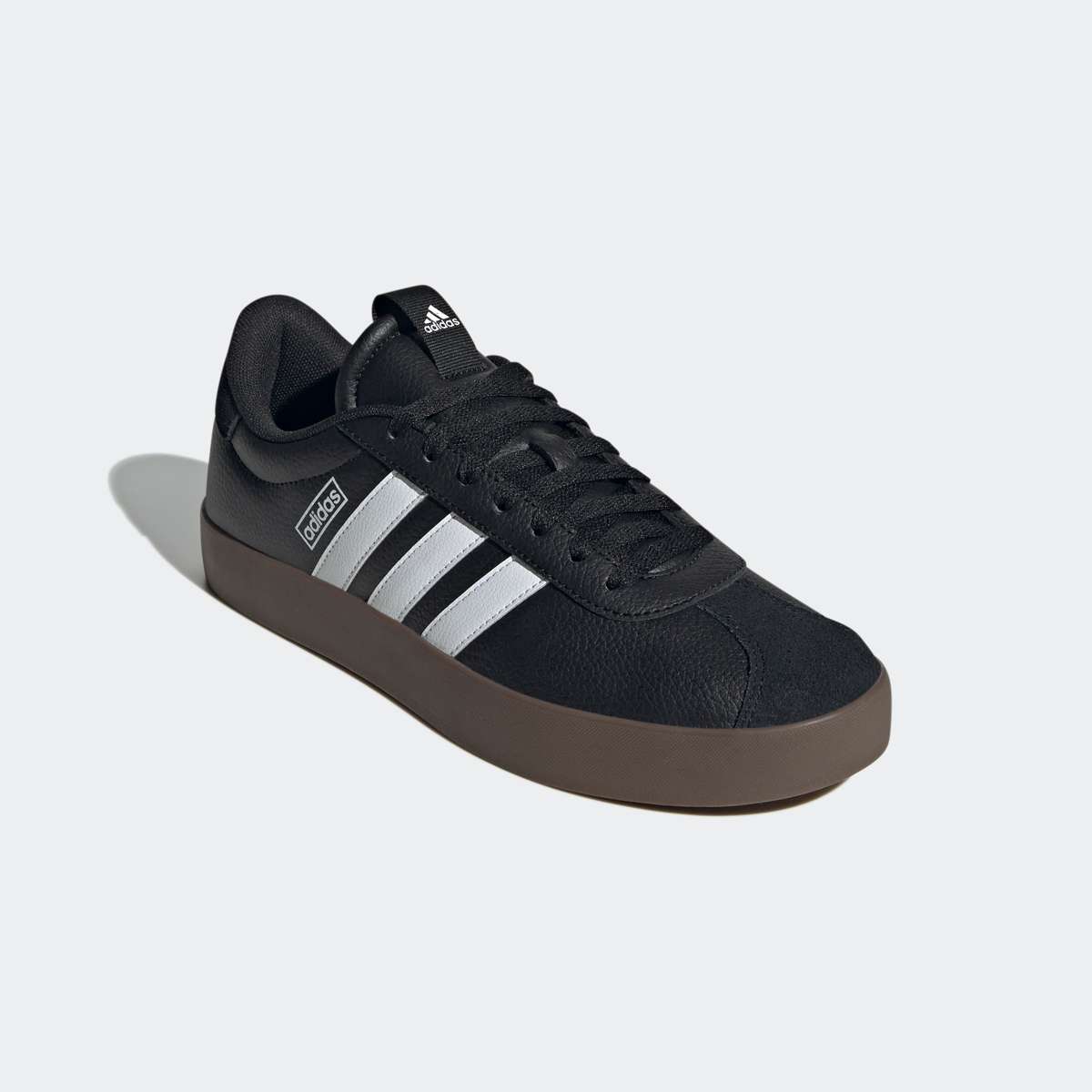 Кроссовки, вдохновленные дизайном Adidas Samba. VL COURT 3.0