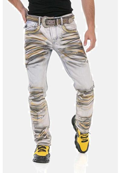 Джинсы с 5 карманами в экстравагантном образе Jeans