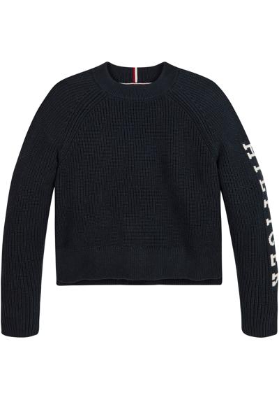 Вязаный свитер с надписью-логотипом на рукаве.