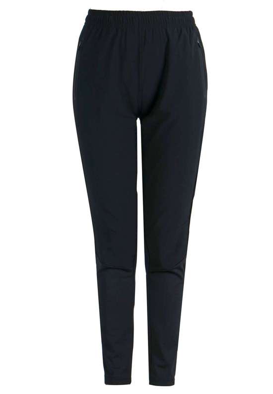 Спортивные штаны в модном городском стиле