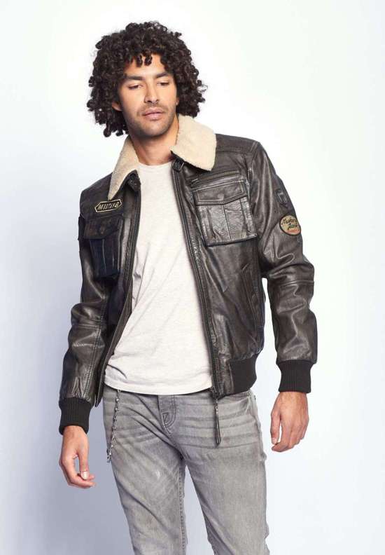 темно-коричневый