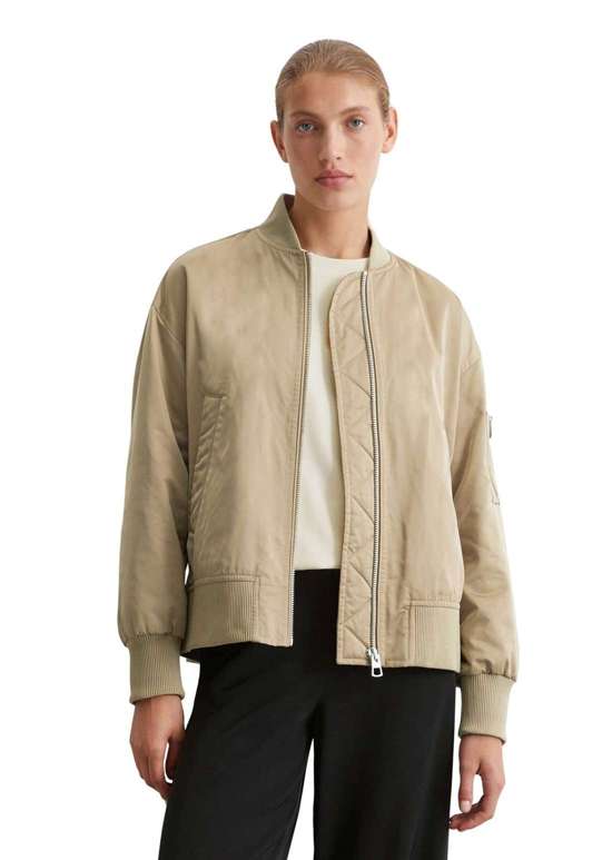 коричневый