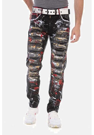 Джинсы с пятью карманами в модном уличном стиле. Jeans