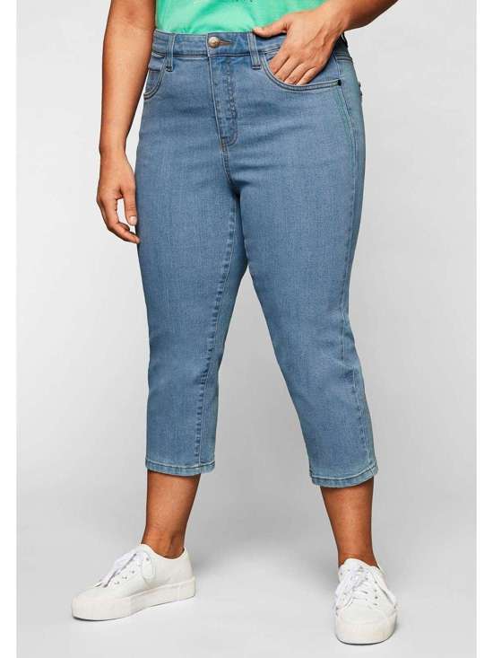 Джинсы-капри с кошачьими мордочками и контрастными швами Große Größen