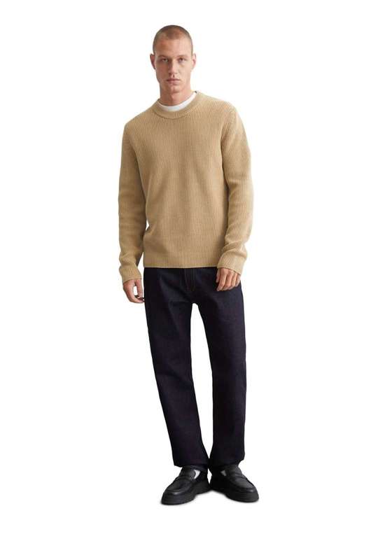 коричневый