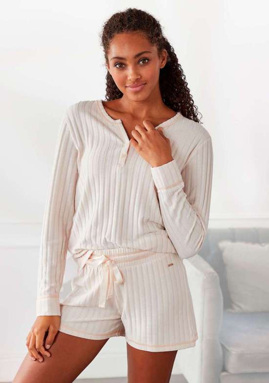 светло-бежевый