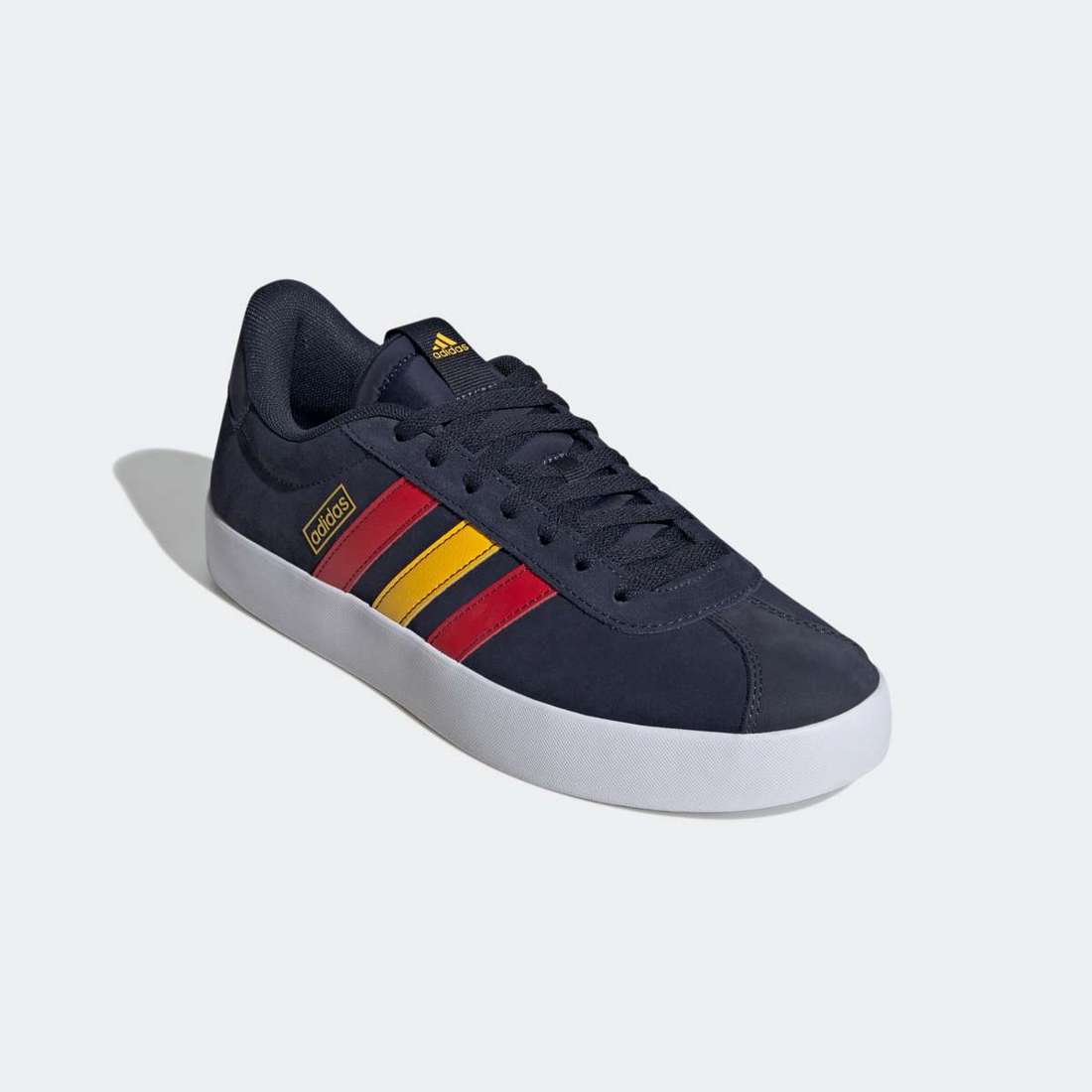 Кроссовки, вдохновленные дизайном Adidas Samba. VL COURT 3.0
