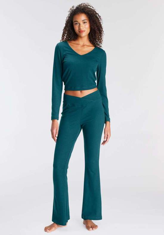 темно-зеленый