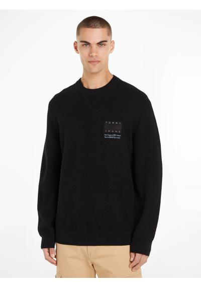 Вязаный свитер с фирменной этикеткой на груди.»TJM REG STRCT TONAL FLAG SWEATER«