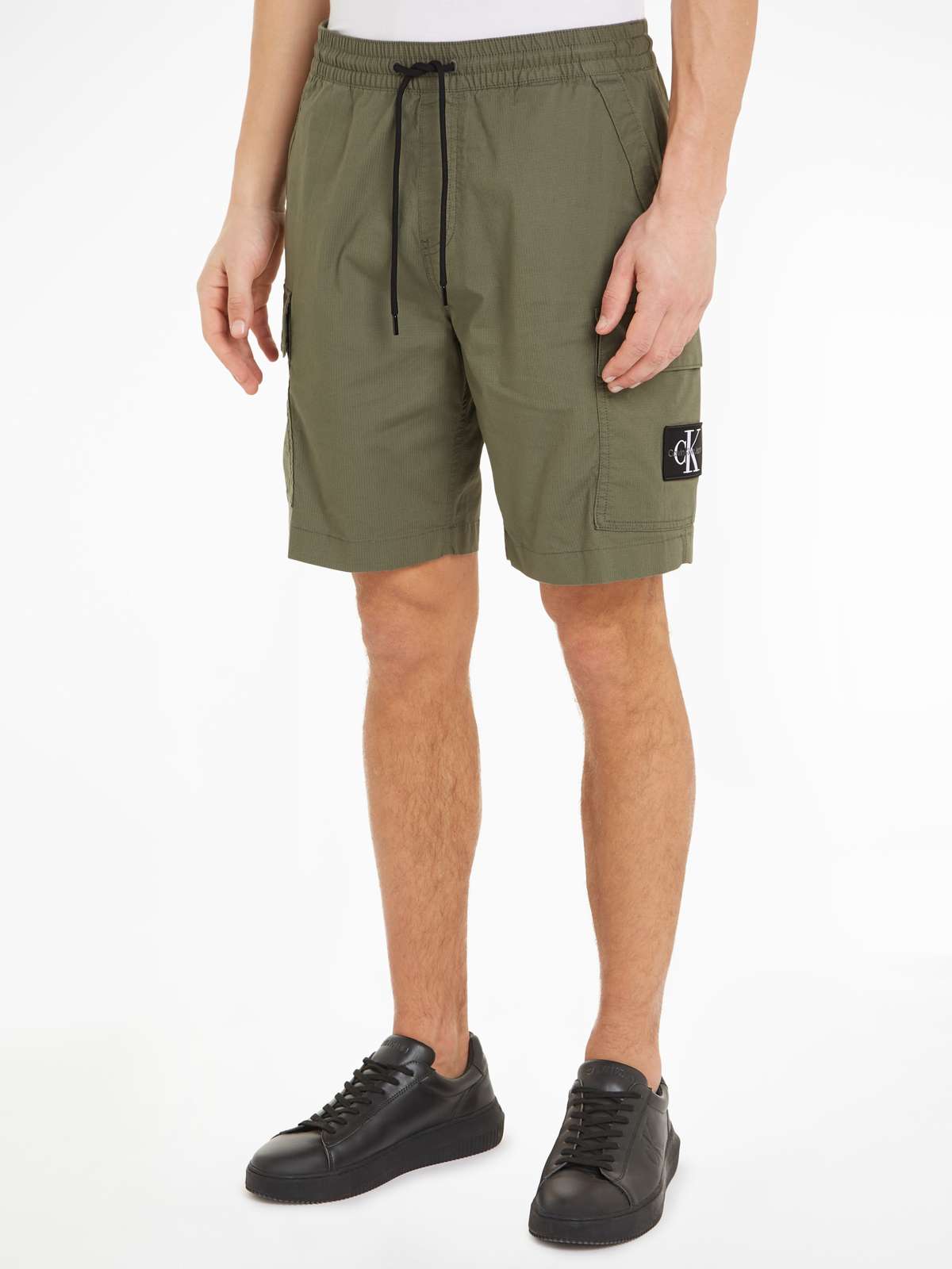 Спортивные шорты с нашивкой-логотипом»WASHED CARGO SHORT«