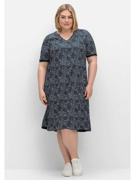 Легкое платье А-силуэта с принтом в горошек по всей поверхности. Große Größen