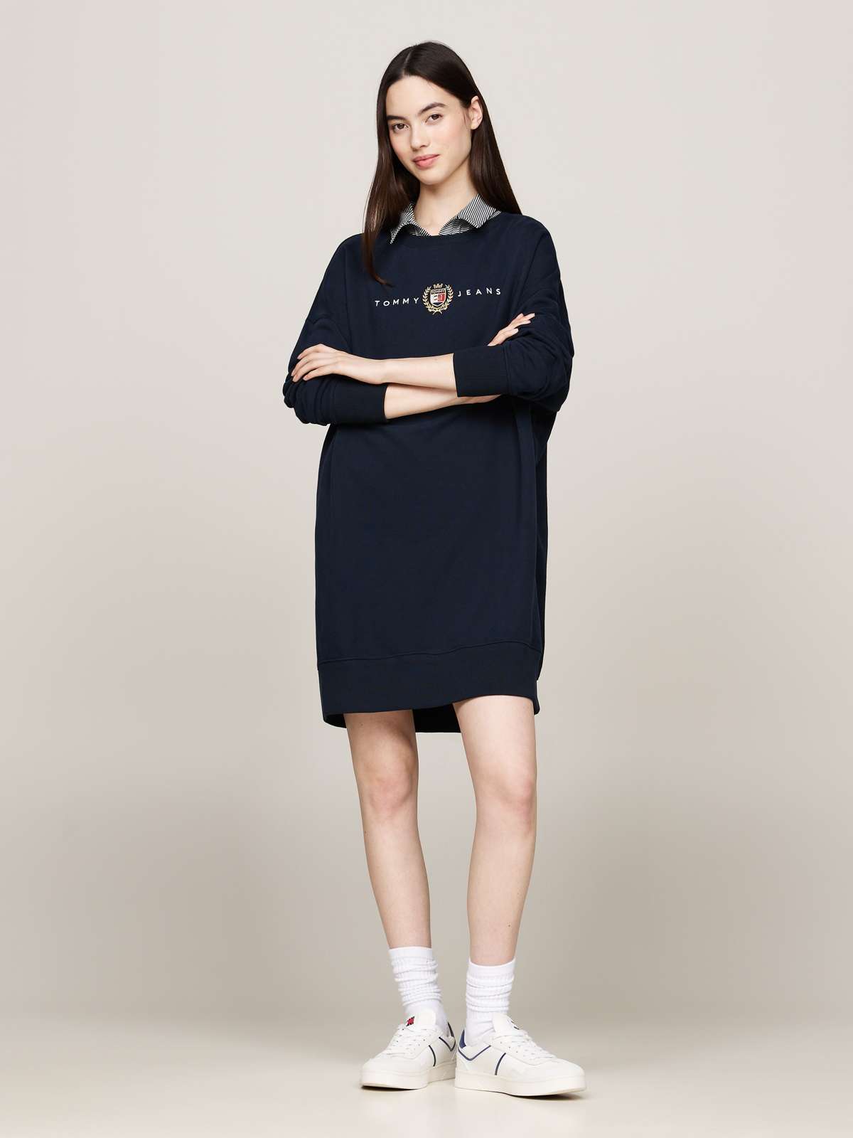 Платье из джерси с надписью-логотипом Linear »TJW CREST LINEAR CREW DRESS EXT«