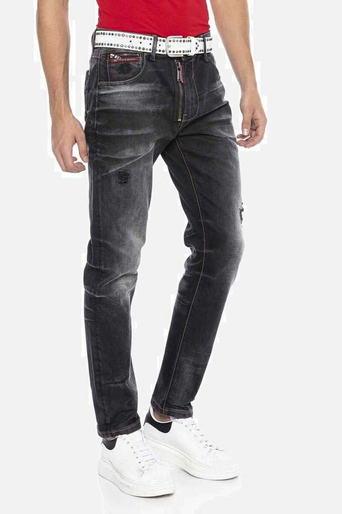 Джинсы с пятью карманами в модном стиле. Jeans
