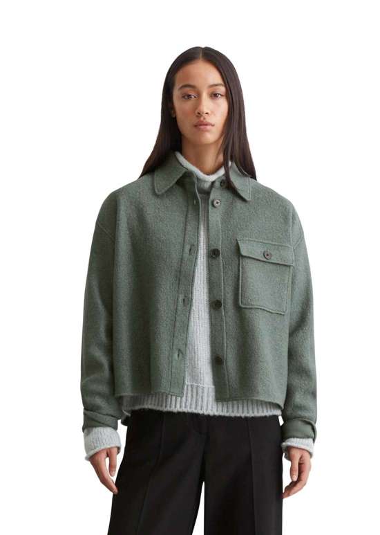 темно-зеленый