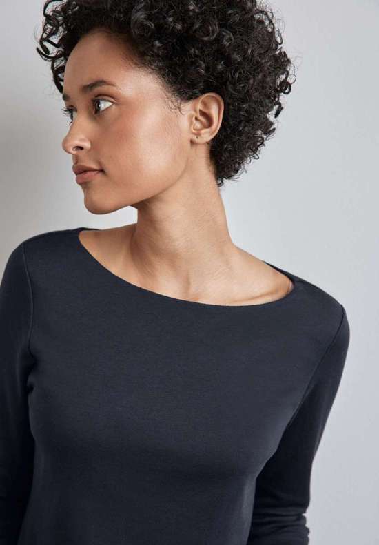 глубокий синий