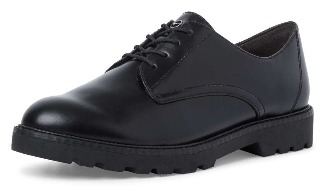 Туфли на шнуровке классического дизайна.