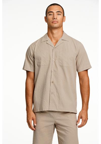 Рубашка с короткими рукавами (2 шт.), в комплекте с шортами в тон.