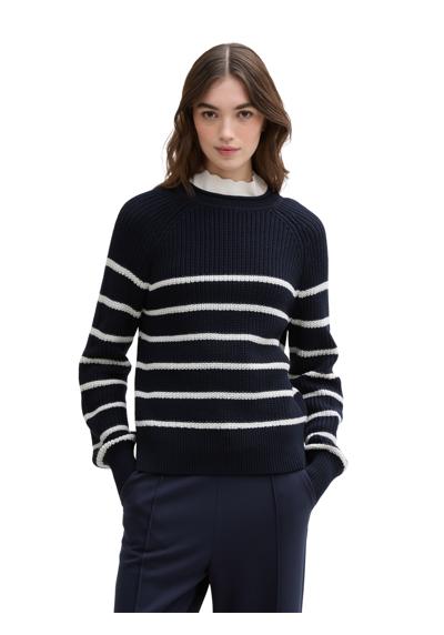 placed navy white