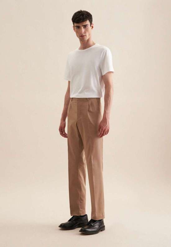 коричневый